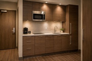 Superior Room | Private kitchen - Silvermark Hotel (Toronto)