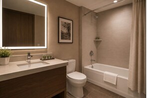 Habitación superior | Baño | Amenidades de baño gratuitas y jabón 