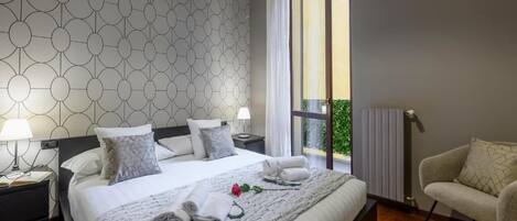 Deluxe Apartment, Balcony | Iron/ironing board, WiFi (free)