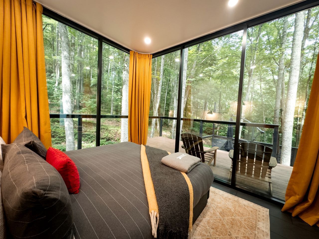 1 bedroom, bed sheets