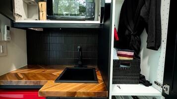 Coffee/tea maker, fridge, microwave, toaster