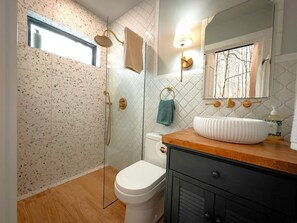 A bathroom with a shower, toilet, sink, and a window. - Incredible Glass Tiny House for a Pet-Friendly Romantic Escape in Nature near Mars Hill, NC (Mars Hill)