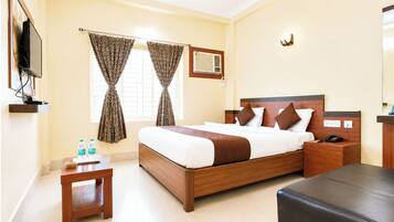 Deluxe Double Room, Multiple Beds, Air conditioning | Hypo-allergenic bedding, desk, soundproofing, free WiFi