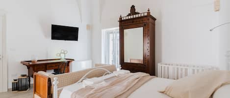 5 habitaciones, tabla de planchar con plancha, wifi y ropa de cama