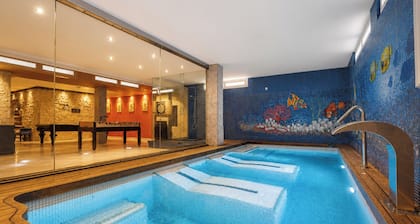 Alameda Villa | Pool | Indoor Spa | Golf | Gym