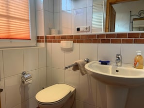 Bathroom - Vrbo Property (Ostseeheilbad Zingst)