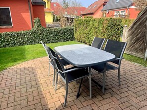 Outdoor dining - Vrbo Property (Ostseeheilbad Zingst)