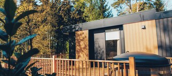 Unwind on your own terrace, with the hot tub as the warm heart of your Veluwe getaway