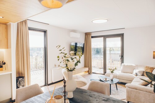Unwind on your own terrace, with the hot tub as the warm heart of your Veluwe getaway