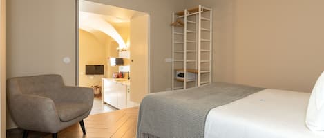 1 bedroom, bed sheets