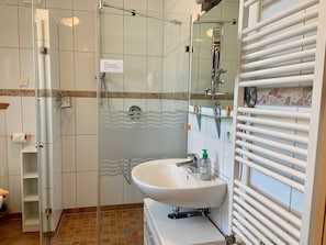 Bathroom - Vrbo Property (Ostseeheilbad Zingst)