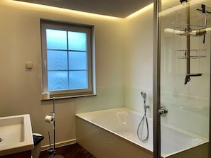 Bathroom - Vrbo Property (Ostseeheilbad Zingst)