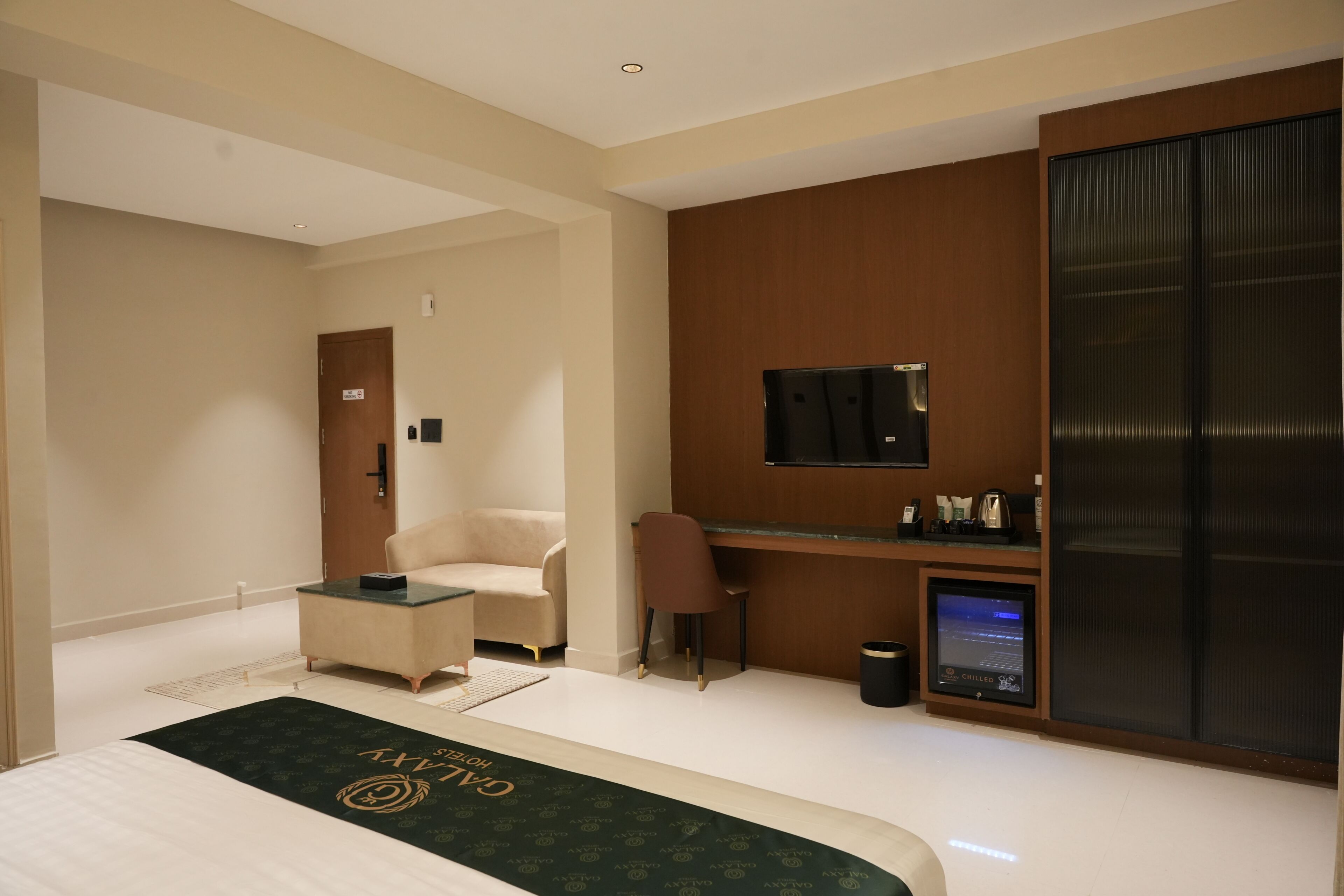 Executive Twin Room, Courtyard View | Blackout curtains, iron/ironing board, free WiFi