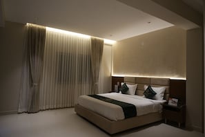 Executive Twin Room, Courtyard View - Galaxy Air Suites (Bengaluru)