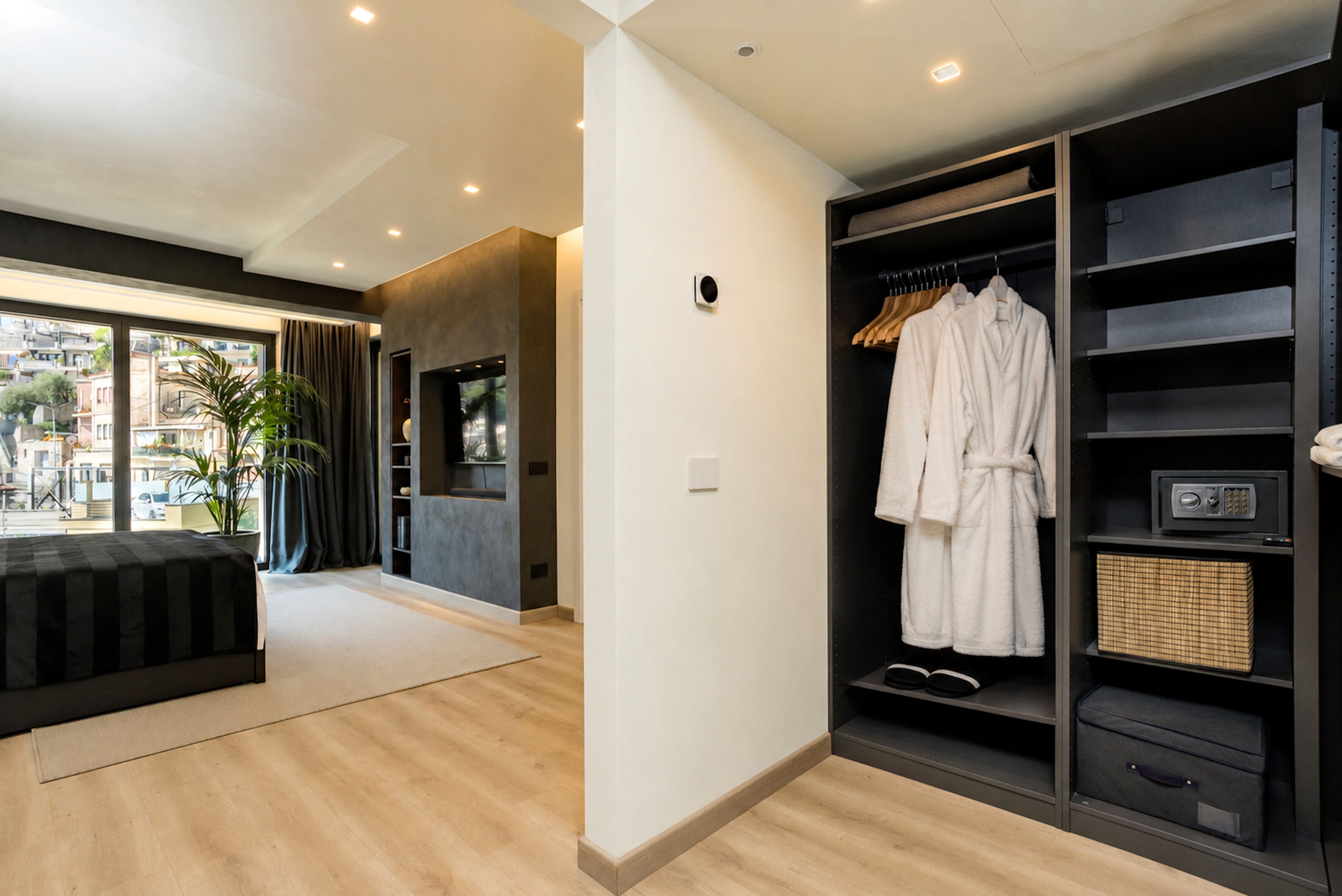 1 chambre, coffres-forts dans les chambres, fer et planche à repasser