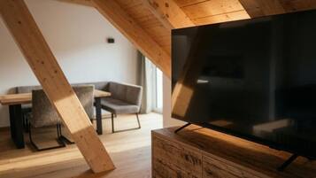 Design Condo, 2 Bedrooms, Mountain View | Interior