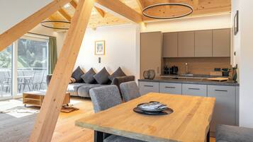Design Condo, 2 Bedrooms, Mountain View | Living area