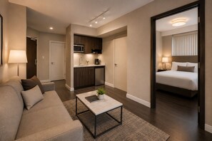 Junior Room | Living area - Citywell Suites (Toronto)