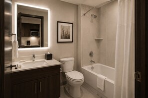 Junior Room | Bathroom - Citywell Suites (Toronto)