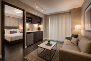 Junior Room | Living area - Citywell Suites (Toronto)