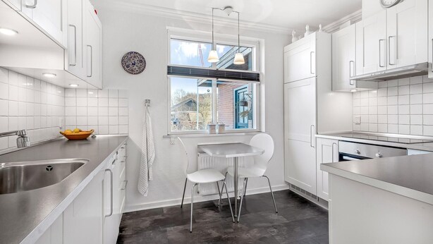 Coffee/tea maker, fridge, oven, stovetop - 2 bedroom pet friendly home in Ringkøbing (Ringkøbing)