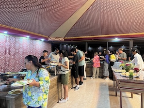 Free daily full breakfast - Horizon Star Golden Camp (Wadi Rum)