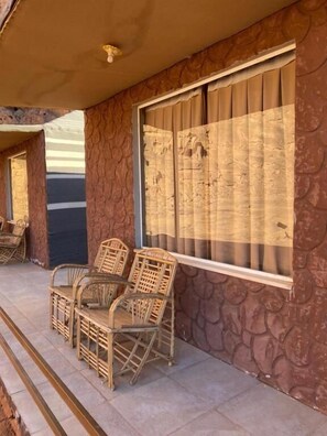 Terrace/patio - Horizon Star Golden Camp (Wadi Rum)