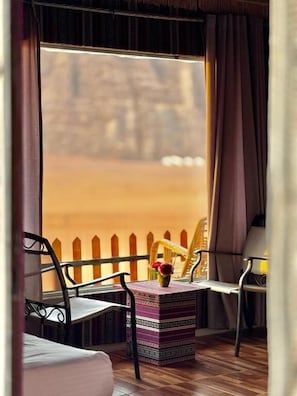 In-room safe, individually decorated, individually furnished - Horizon Star Golden Camp (Wadi Rum)