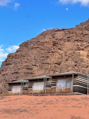 In-room safe, individually decorated, individually furnished - Horizon Star Golden Camp (Wadi Rum)
