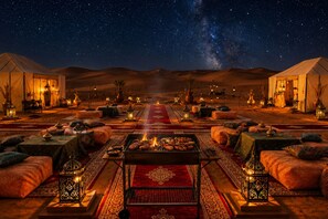 تناول الطعام بالخارج