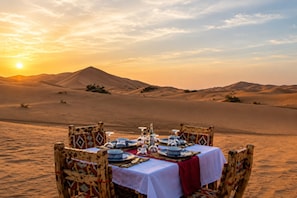 Outdoor dining - Sultan Luxury Camp  (Merzouga)