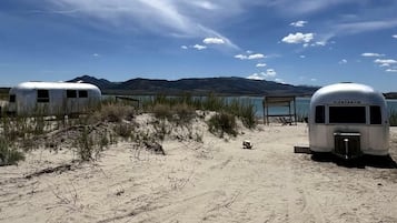 靠近海滩、帆船运动、划皮艇、钓鱼