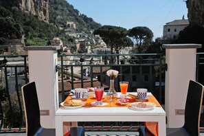 Outdoor dining - B&B Valentì (Amalfi)