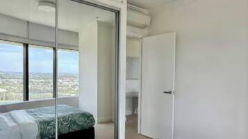 2 bedrooms, iron/ironing board, Internet, bed sheets