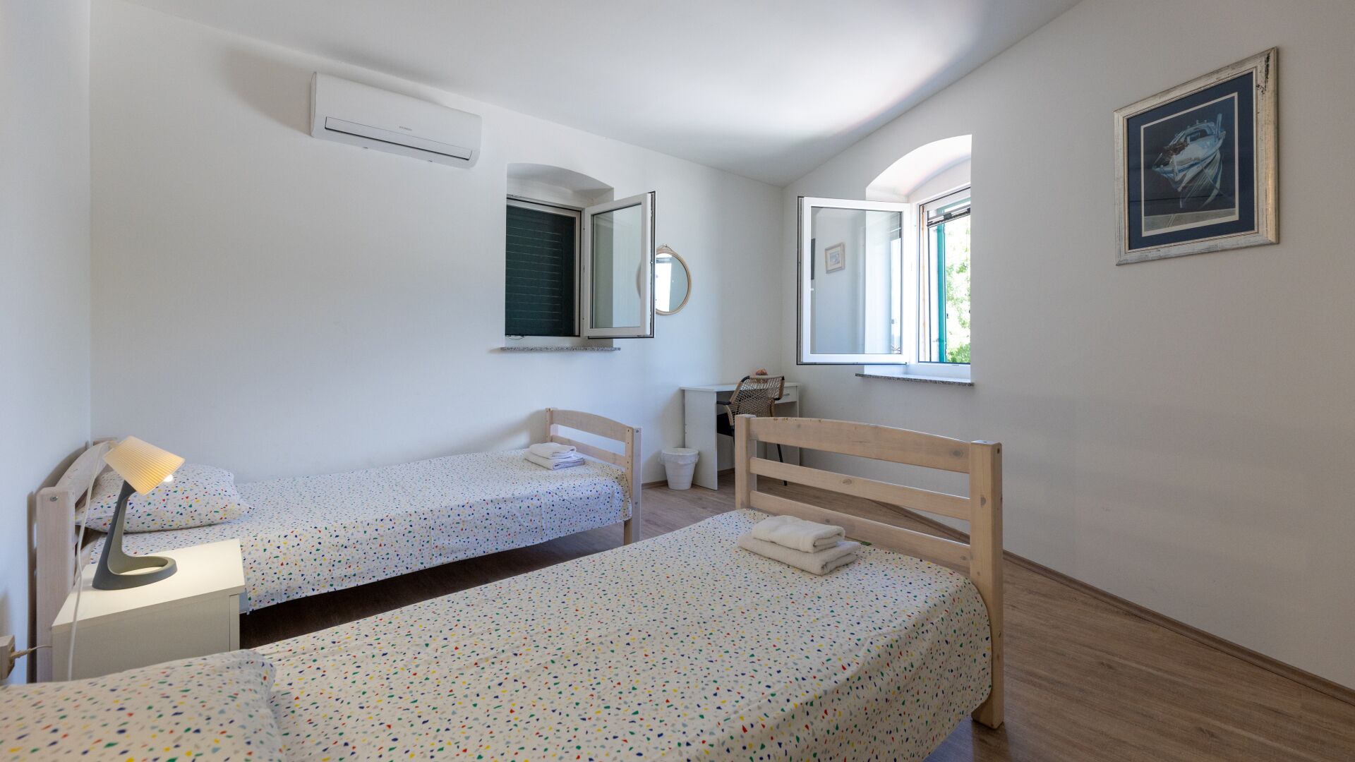 Iron/ironing board, WiFi (free), bed sheets