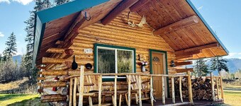 Cozy Creekside Cabin with Mountain Views & Fireplace near Log Cabin Creek, Tok Alaska