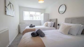 3 bedrooms, iron/ironing board, WiFi, bed sheets
