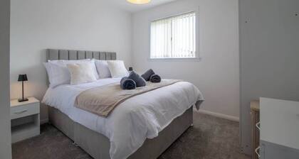 Niven Nook - 3 Bedroom House, Kilmarnock