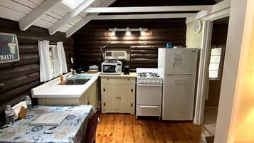Coffee/tea maker, fridge, microwave, stovetop