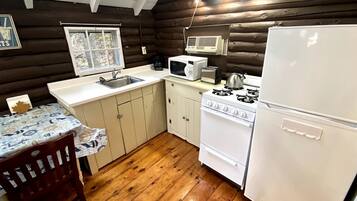 Coffee/tea maker, fridge, microwave, stovetop