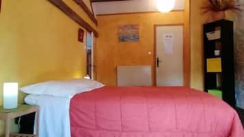 Blackout curtains, free WiFi