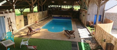 Piscina externa sazonal