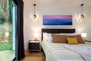 Room - Cozy and Secluded Cottage in the Woods of Western North Carolina, near Pisgah National Forest (Balsam Grove)