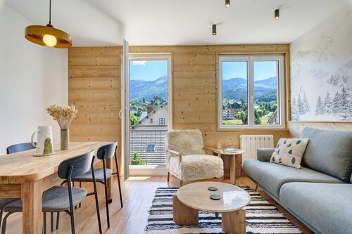 La Tanière – Family Apartment / Mountain View / Walk to Center / Ski & Nature