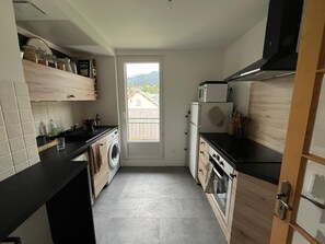 Private kitchen - La Tanière – Family Apartment / Mountain View / Walk to Center / Ski & Nature (Villard-de-Lans)