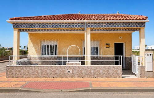 Beautiful home in Los Alcazares with WiFi
