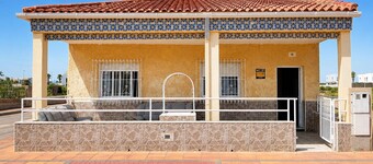 Beautiful home in Los Alcazares with WiFi