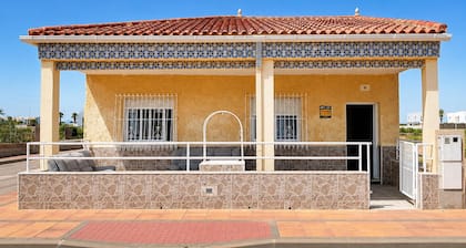 Beautiful home in Los Alcazares with WiFi