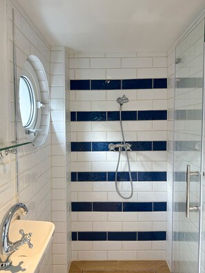 Bathroom - Vrbo Property (Sierksdorf)