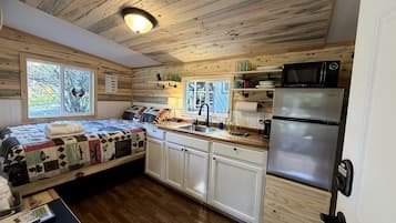 1 bedroom, bed sheets